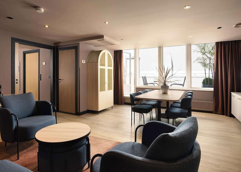  Oslo Room