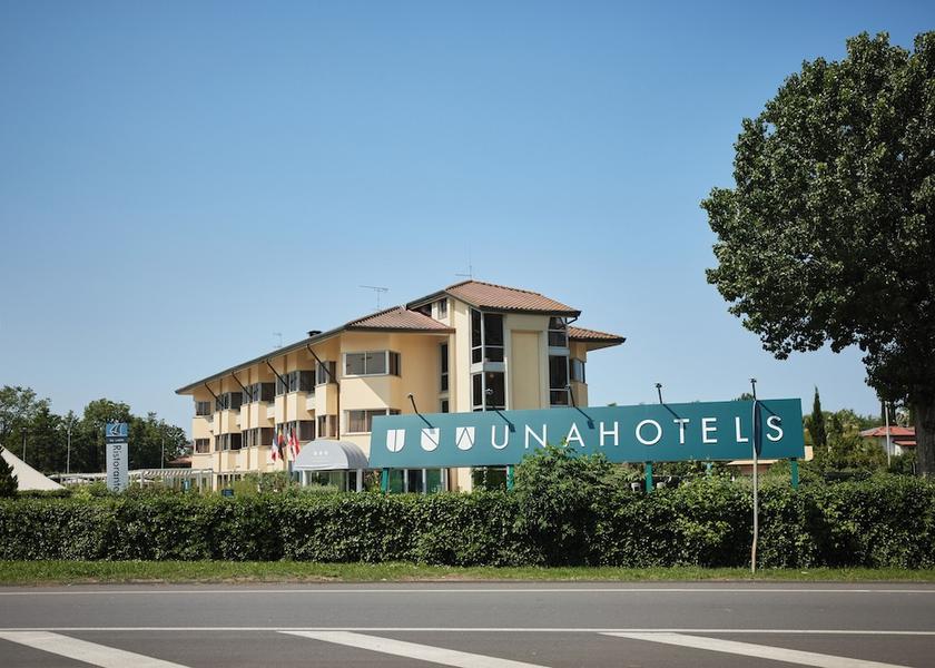 Tuscany Forte dei Marmi Exterior Detail