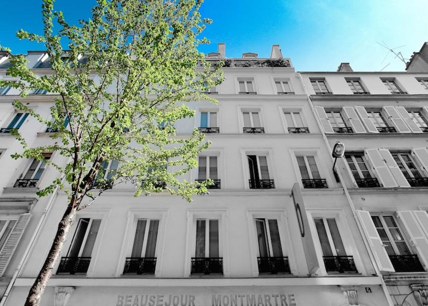 Île-de-France Paris Front of property