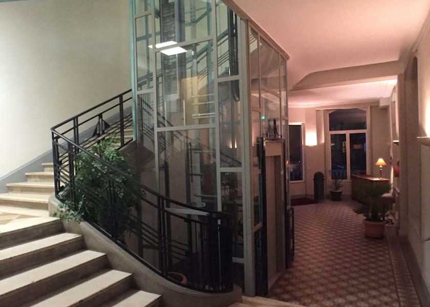 Grand Est Vittel Lobby