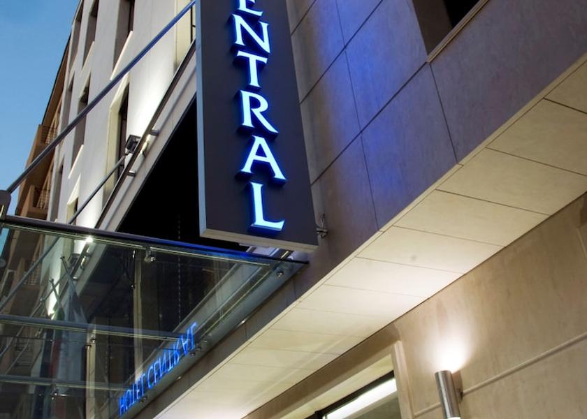  Sofia Front of property - evening/night