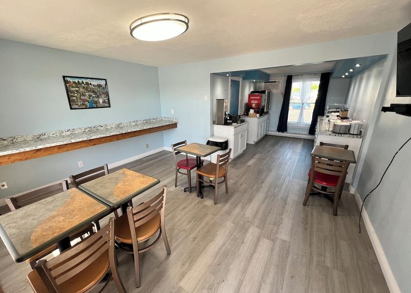 Michigan Cheboygan Breakfast Area