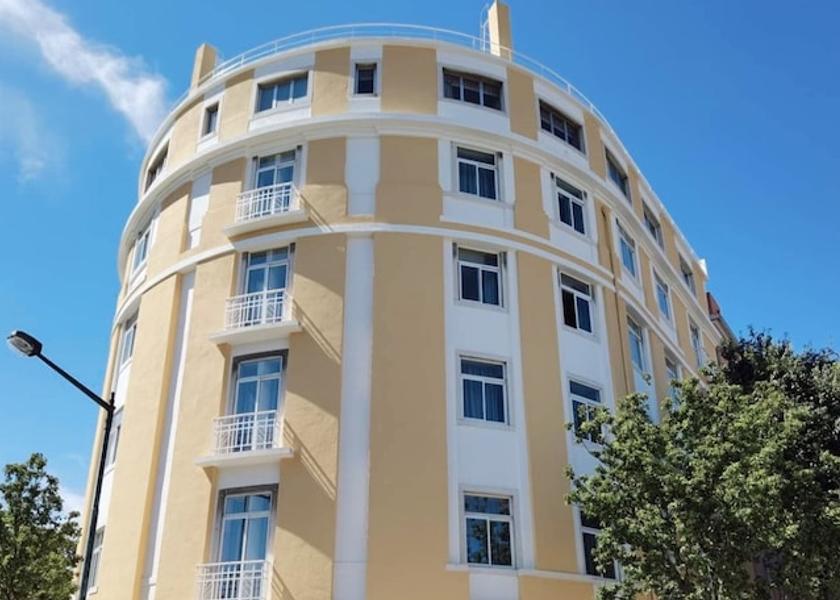  Lisbon Front of property