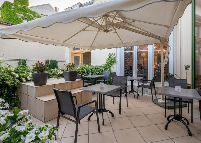 Grand Est Reims Terrace/patio