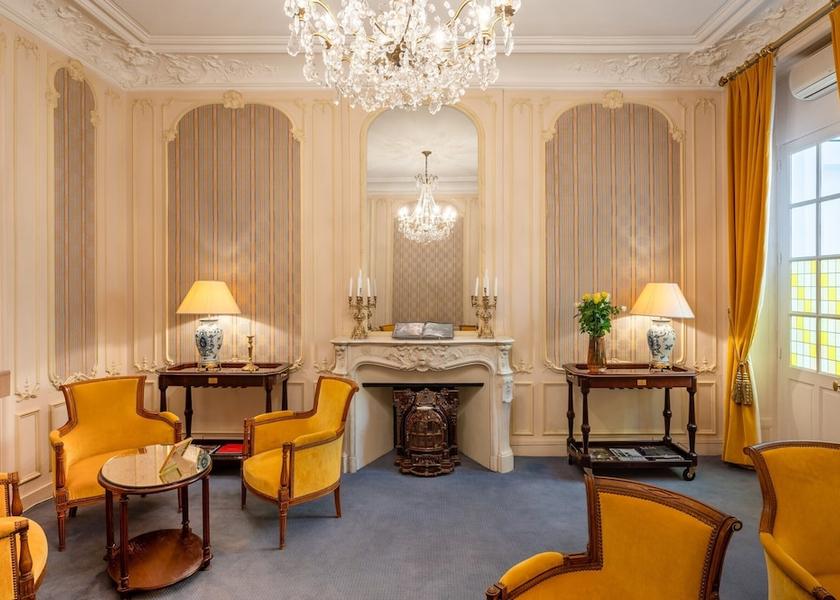 Grand Est Reims Bar (on property)