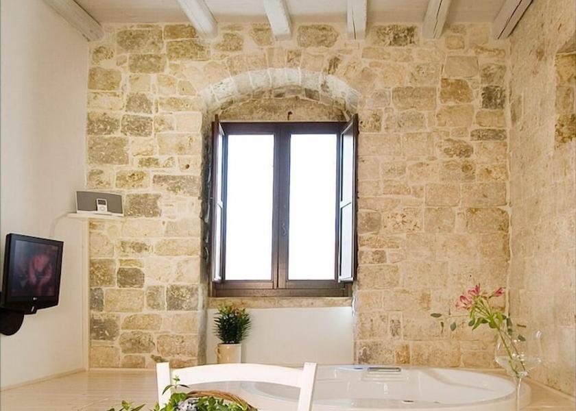 Puglia Conversano Jetted tub