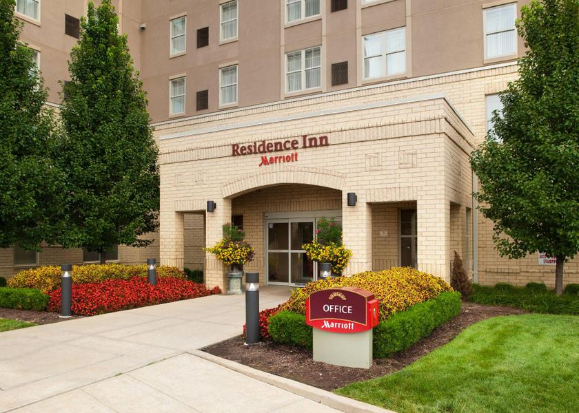 Missouri St. Louis Hotel Exterior