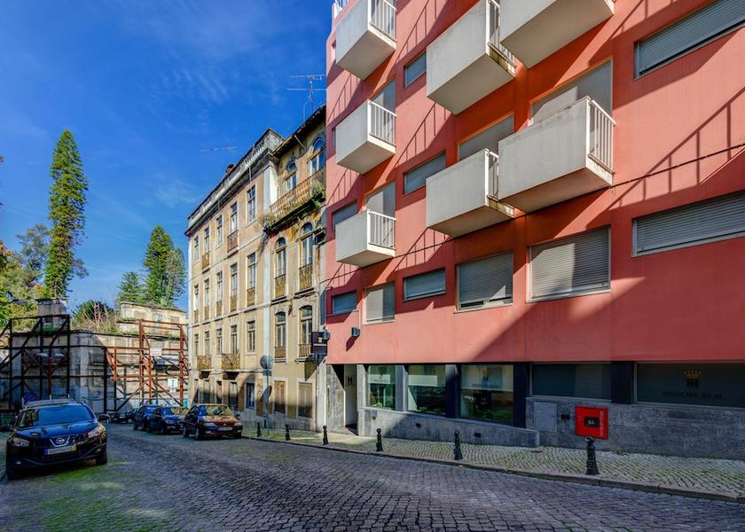  Lisbon Exterior
