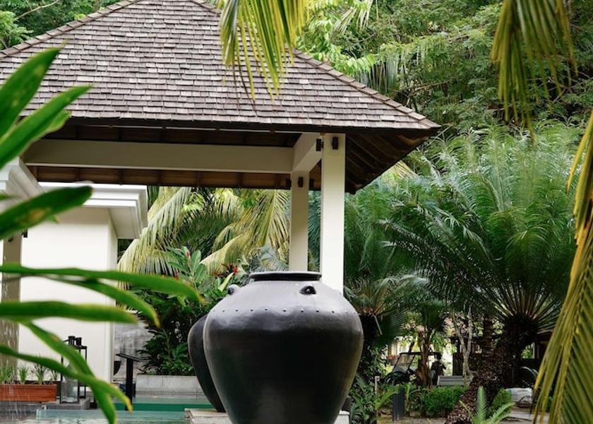  Silhouette Island Reception