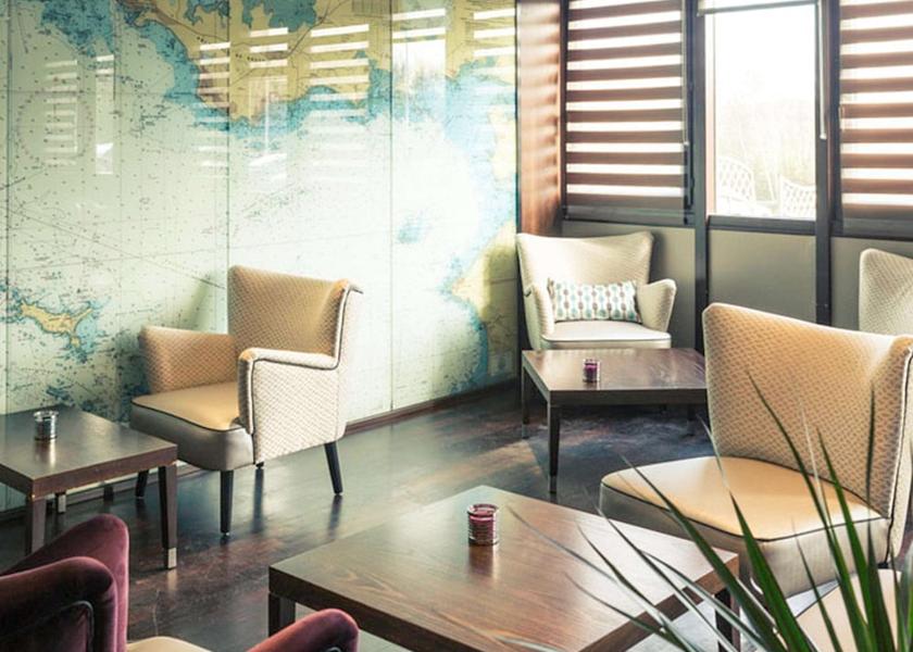 Brittany Cesson-Sevigne Bar