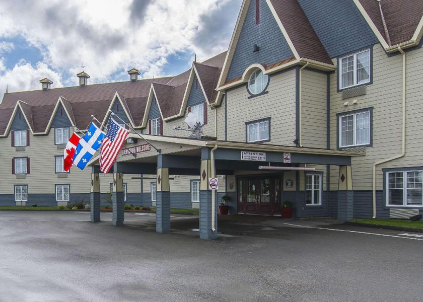 Quebec Rivière-du-Loup Hotel Exterior