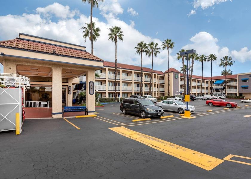 California Lomita Exterior