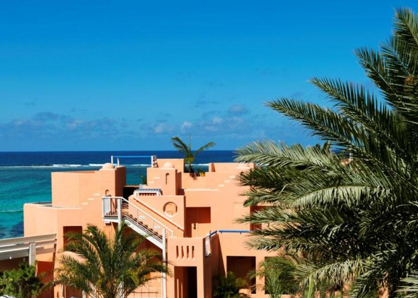  Belle Mare Hotel Exterior