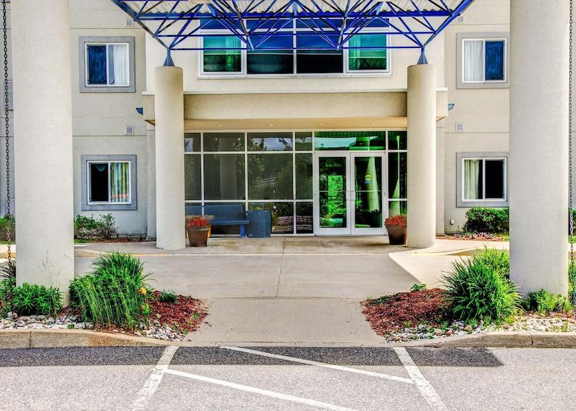 Ontario Huntsville Entrance