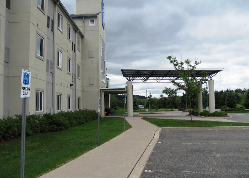 Ontario Huntsville Facade