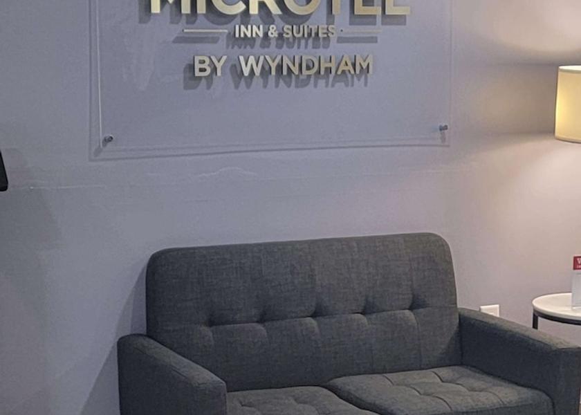 Alabama Gardendale Lobby