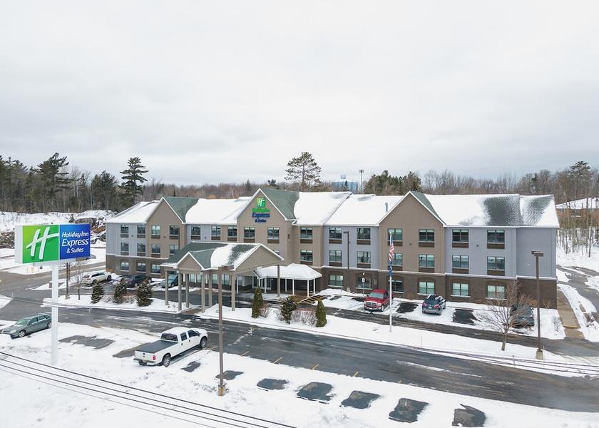 Michigan Marquette Exterior Detail