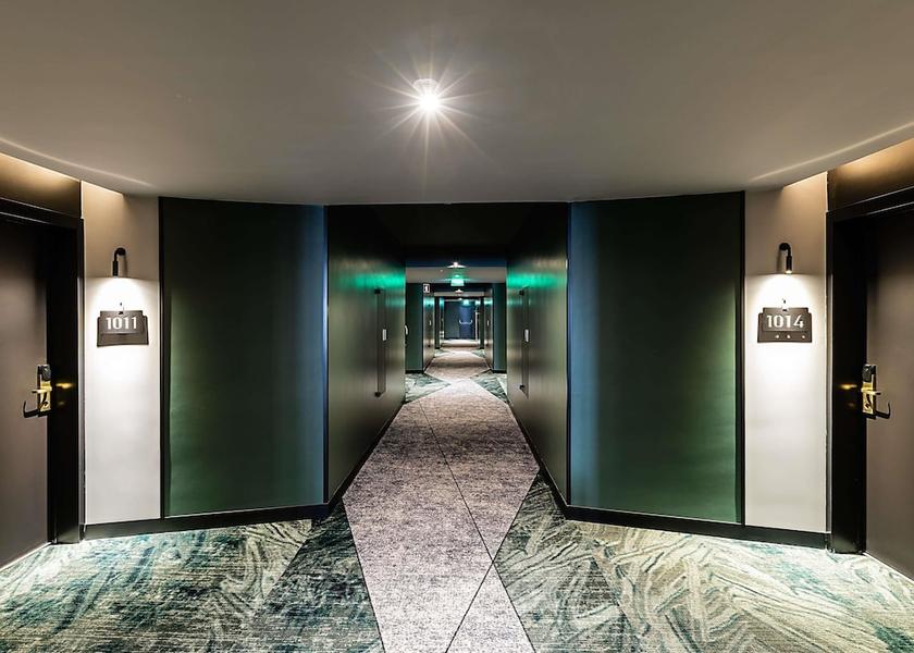  Lisbon Room