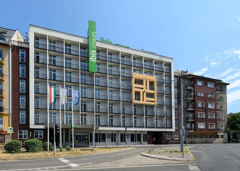  Budapest Exterior