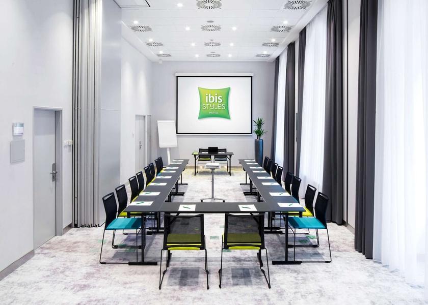  Budapest Meeting Room
