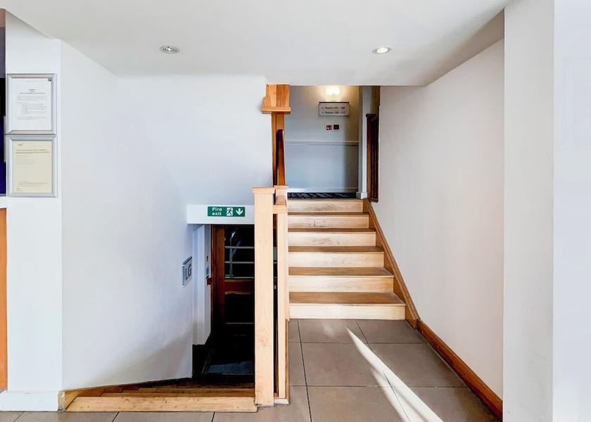 England Crewe Lobby
