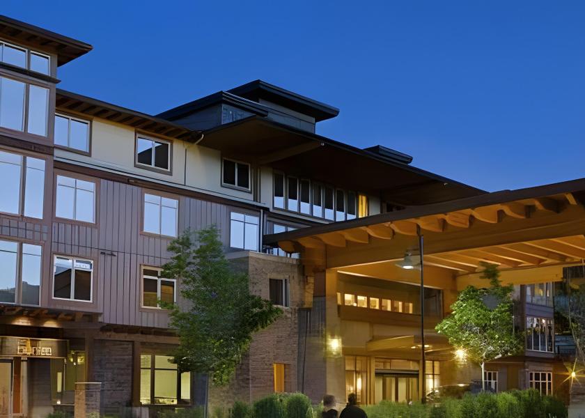 British Columbia West Kelowna Hotel Exterior