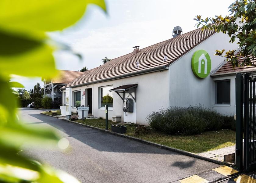 Ile-de-France Montesson Exterior Detail