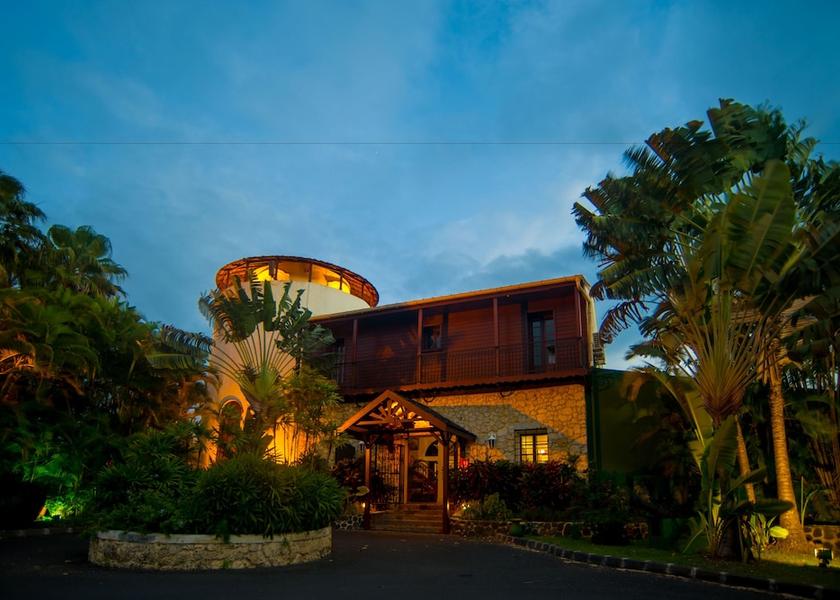 Grande-Terre Le Gosier Front of property - evening/night