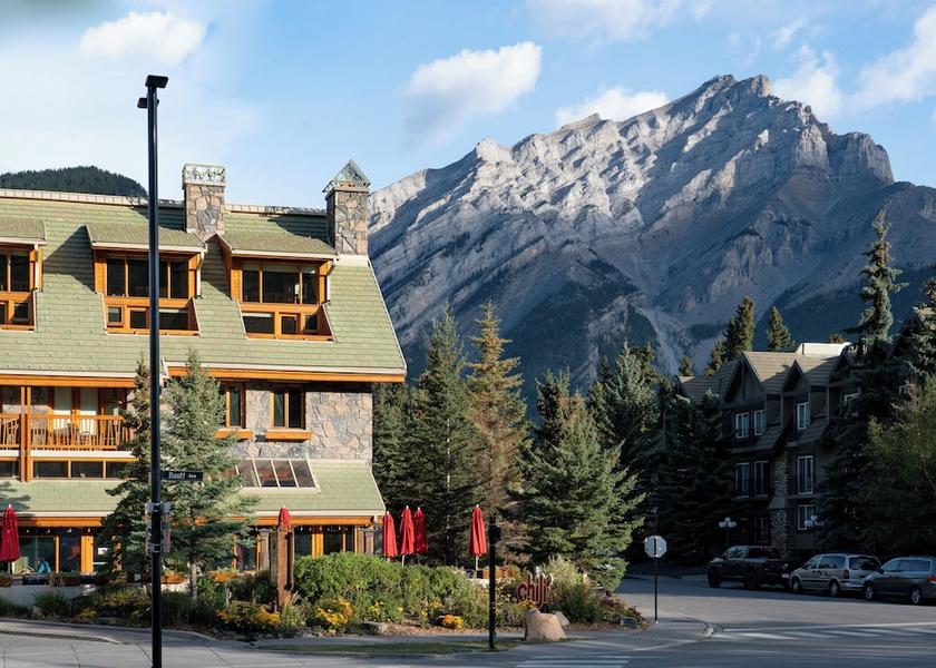 Alberta Banff Front of property - evening/night