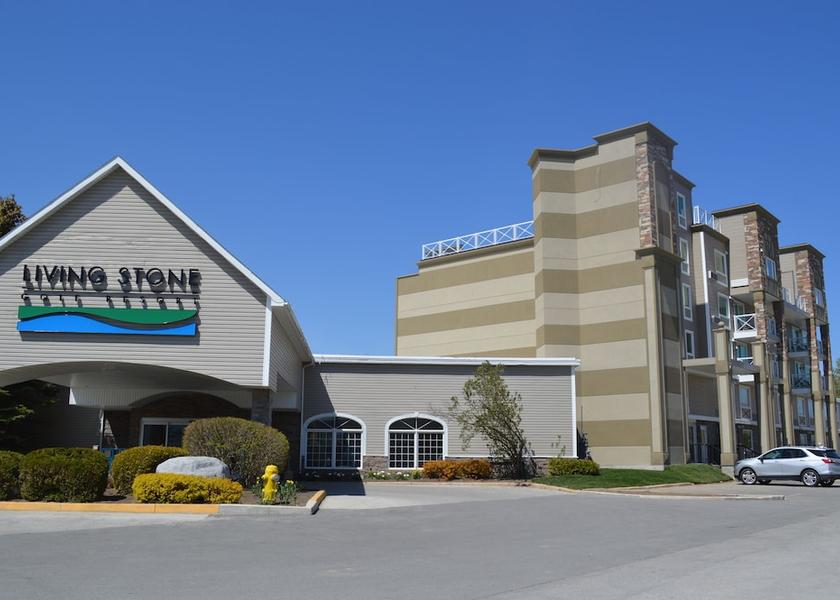 Ontario Collingwood Exterior Detail