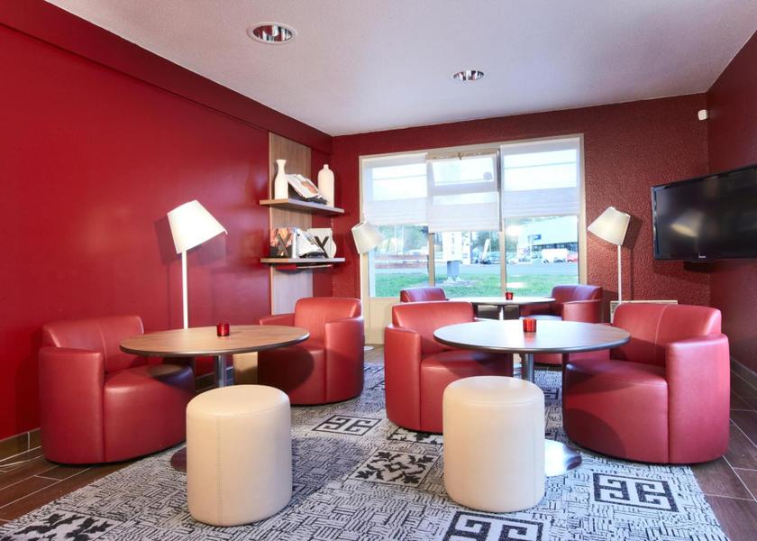 Centre-Loire Valley Vierzon shared lounge/tv area