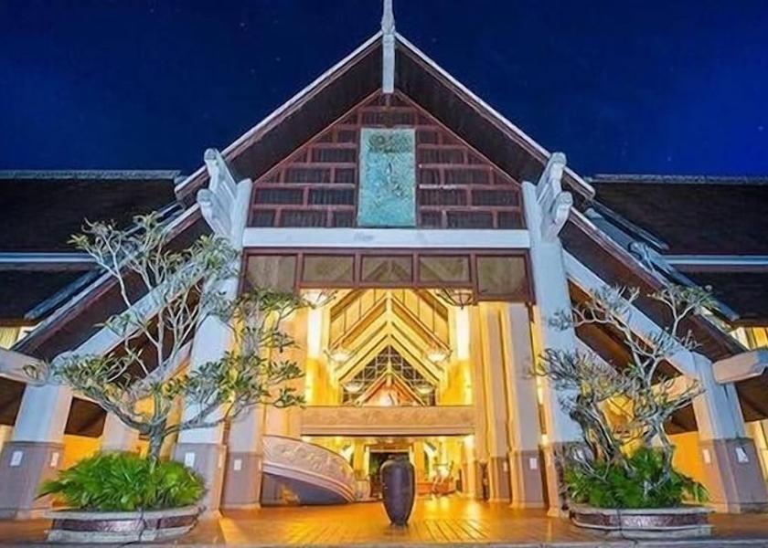 Phuket Province Thep Krasattri Exterior