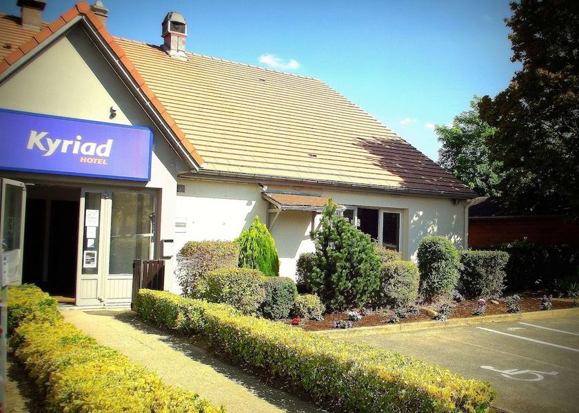 Ile-de-France Chaumontel Exterior Detail