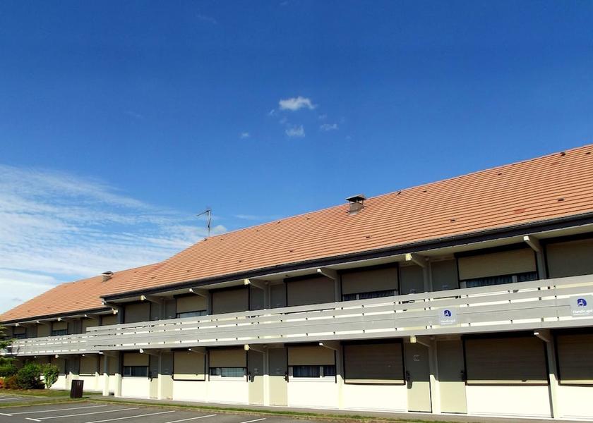 Ile-de-France Chaumontel Exterior Detail