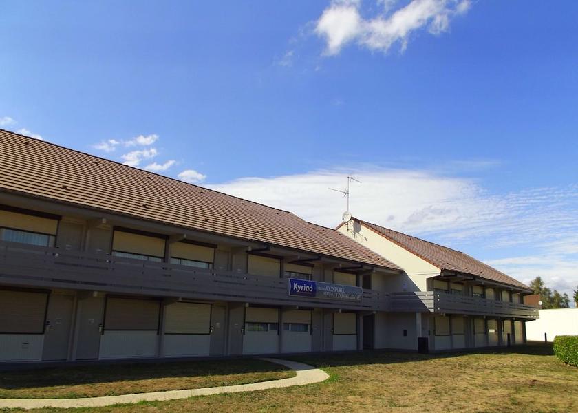 Ile-de-France Chaumontel Exterior Detail