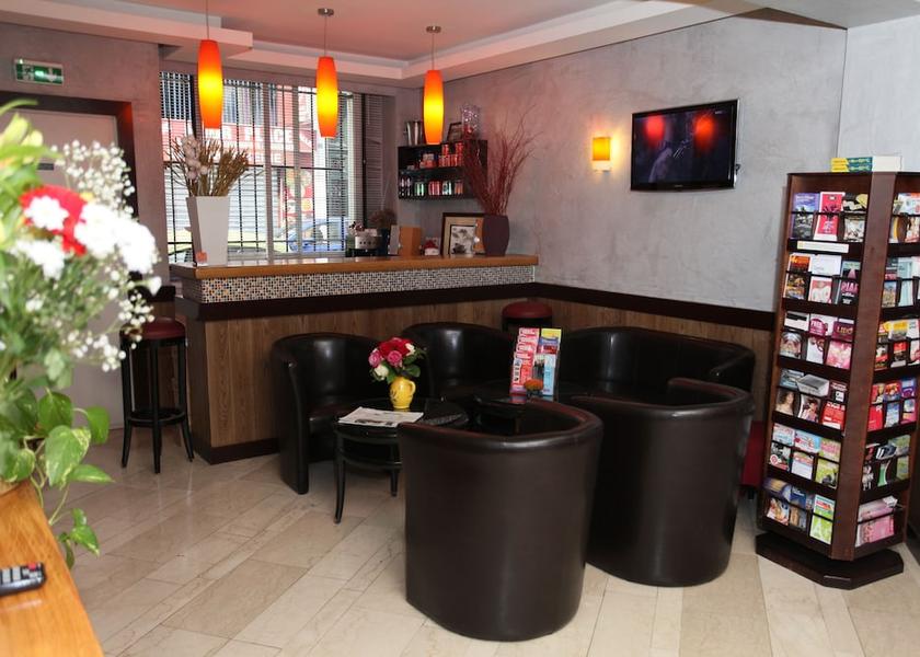 Île-de-France Paris Bar (on property)
