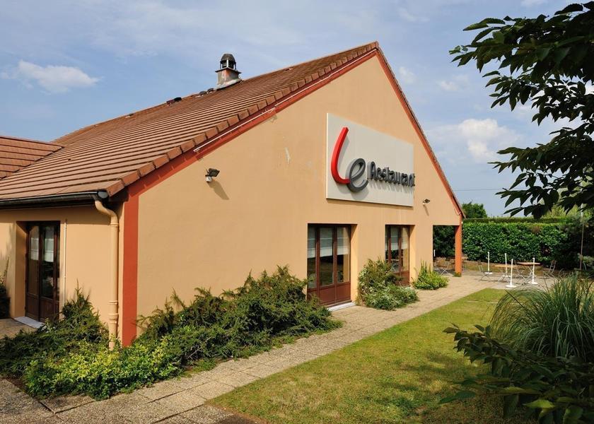 Auvergne-Rhône-Alpes Avermes exterior view