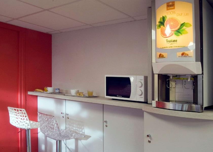 Auvergne-Rhone-Alpes Bellerive-sur-Allier Breakfast Area