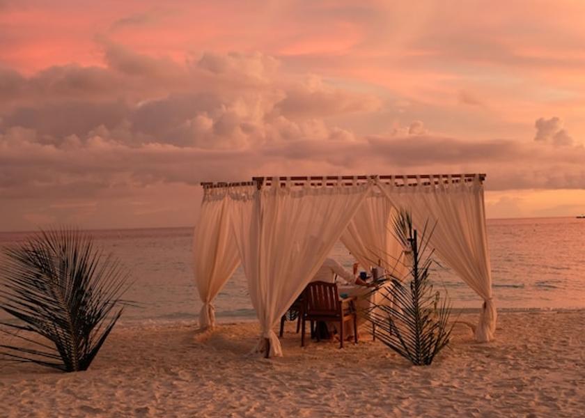 Kaafu Atoll Vabbinfaru Dining Area