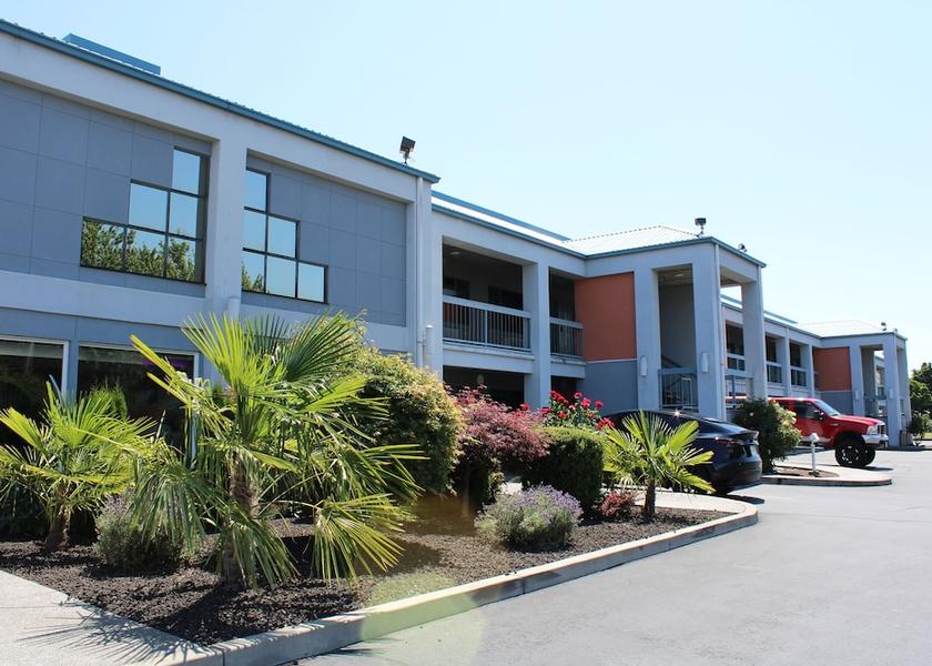 Oregon Phoenix Front of property