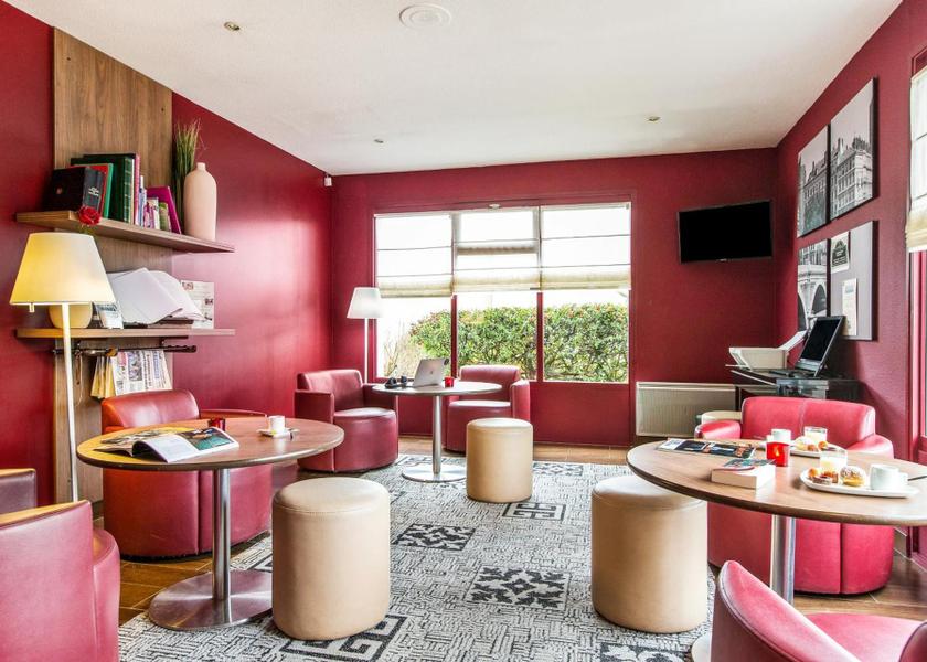 shared lounge/tv area