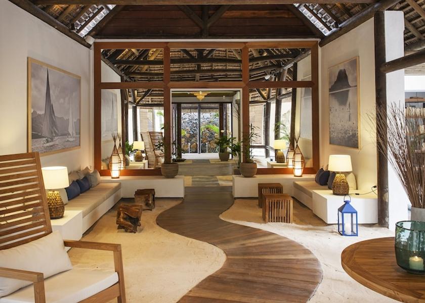 MU Pointe Aux Piments Interior Entrance