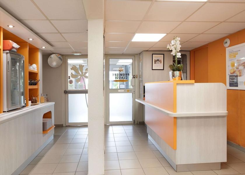Ile-de-France La Ville-du-Bois Lobby