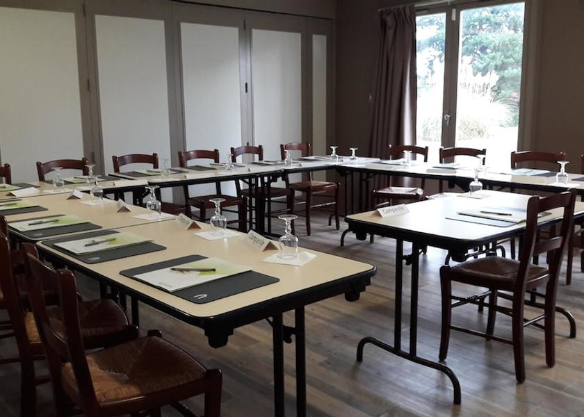 Auvergne-Rhone-Alpes Saint-Victor Meeting Room