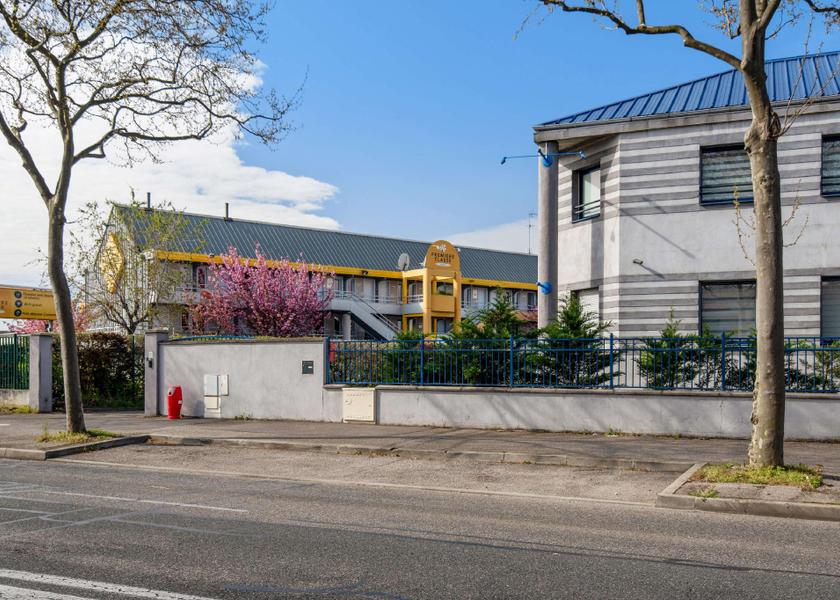 Auvergne-Rhone-Alpes Decines-Charpieu exterior view