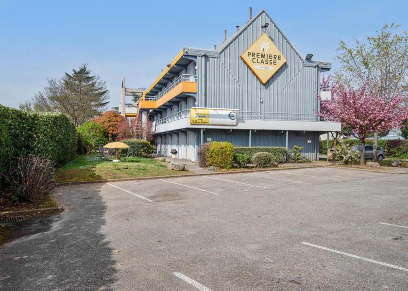 Auvergne-Rhone-Alpes Decines-Charpieu exterior view