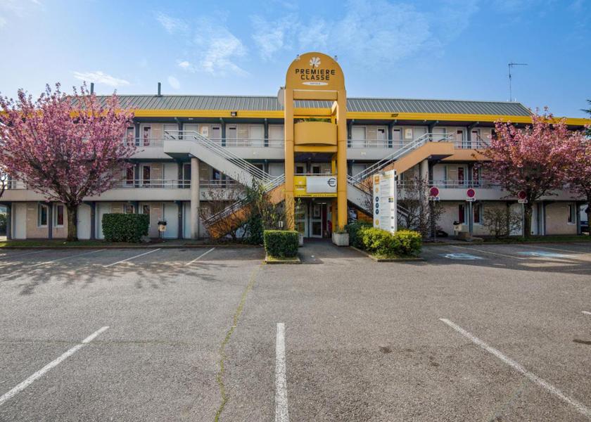 Auvergne-Rhone-Alpes Decines-Charpieu entrance