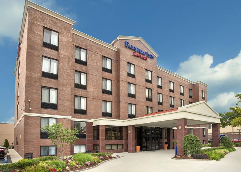 New York Astoria Hotel Exterior