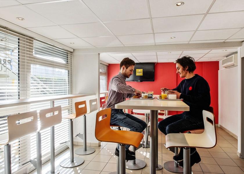 Île-de-France Plaisir Breakfast area