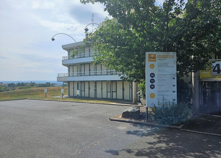 Auvergne-Rhone-Alpes Saint-Victor Facade